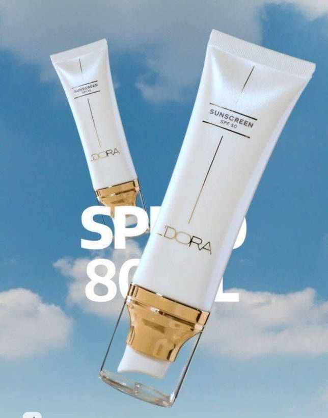 کرم ضدآفتاب SPF50 بی رنگ مناسب انواع پوست لدورا کر ۸۰ میلی لیتر