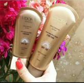 کرم ضدآفتاب SPF50 بی رنگ مناسب انواع پوست لدورا کر ۸۰ میلی لیتر
